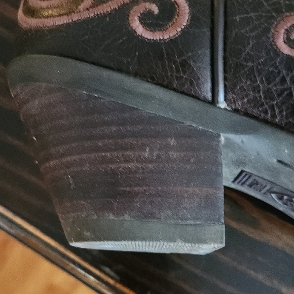 Ariat Brown Textured Boots - Picture 6 of 8